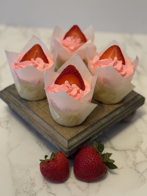 The Ultimate Summer Time Strawberry Shortcake Cupcakes